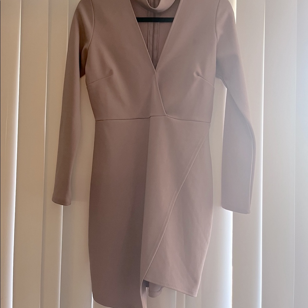 Long sleeve v-cut dress